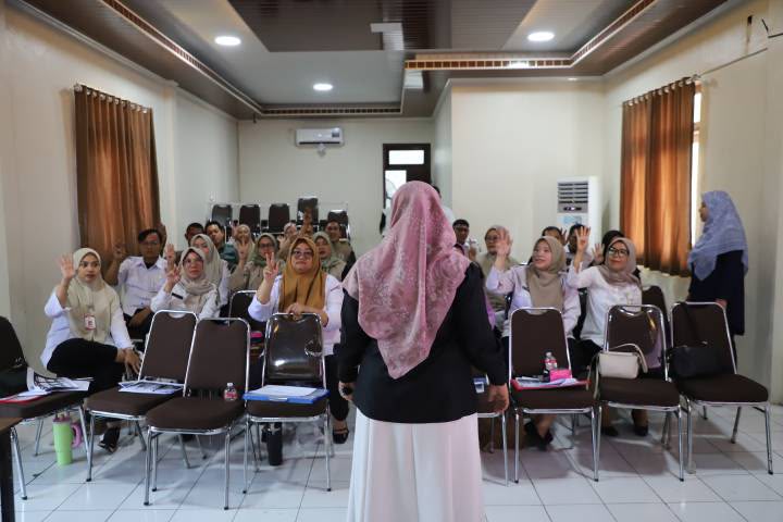 Dukung Pelayanan Ramah Disabilitas, Dinsos Kota Tangerang Gelar Pelatihan Bahasa Isyarat.
