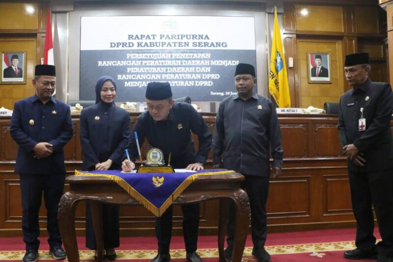 Tingkatkan PAD, DPRD Kabupaten Serang Tetapkan Raperda Pajak dan Retribusi Daerah Menjadi Perda
