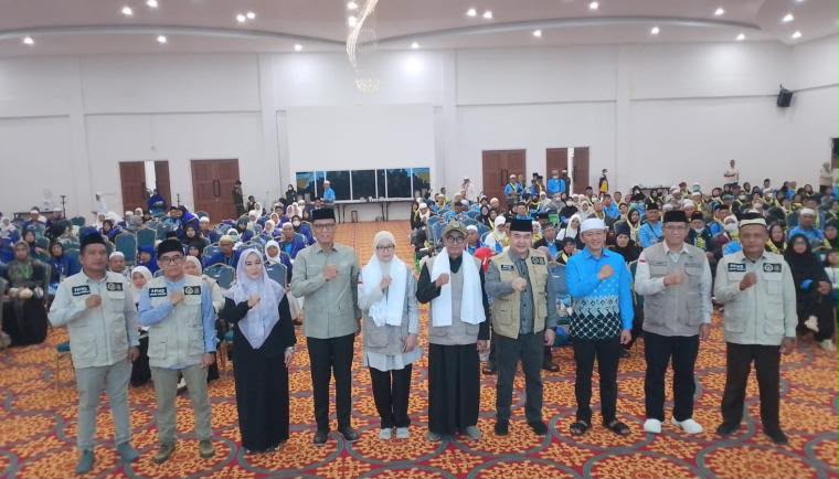 Sekda Kabupaten Tangerang Sambut Kepulangan Jamaah Haji Kloter 12 JKB