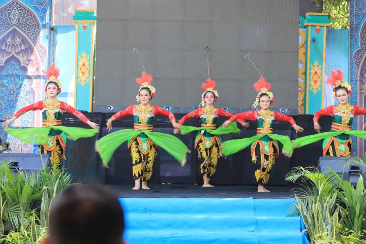 Semarak Festival Al-A’zhom ke-13, Puluhan Tim Bersaing di Lomba Tari Kreasi Nusantara