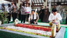 Kapolri Ziarah ke Makam Gus Dur, Kenang Nilai Perjuangan Sambut Hari Bhayangkara ke-80