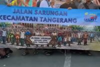 Camat Tangerang Bersama Staf Ikuti Jalan Sehat Sarungan Bersama Wali Kota Tangerang 