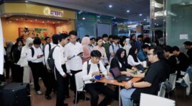 Ribuan Pencari Kerja Mendatangi Stan Job Fair Yang Diselenggarakan Disnaker Kota Tangerang 