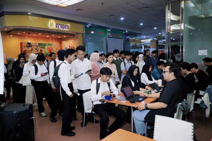 Ribuan Pencari Kerja Mendatangi Stan Job Fair Yang Diselenggarakan Disnaker Kota Tangerang 