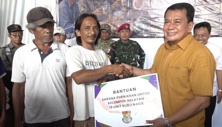 Ngariung Bersama Nelayan, Bupati Tangerang Serap Aspirasi dan Salurkan Bantuan 