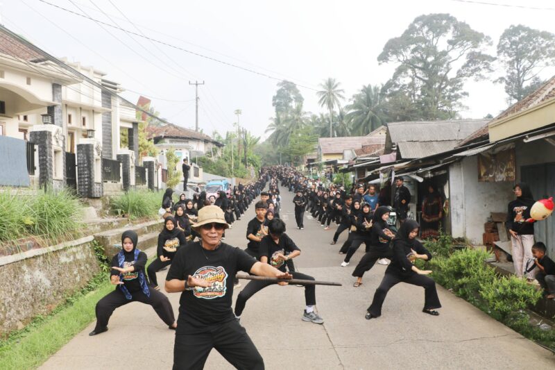 2 Ribu Warga Meriahkan Gladi Festival Ciomas Ngabring 2026, Puluhan Lampion Diterbangkan  