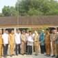 Bersama Kantah Kabupaten Serang, Bupati Ratu Zakiyah Door to Door Bagikan Sertipikat di Kopo