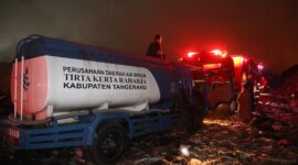 Dukung Penanganan Darurat, PERUMDAM TKR Bantu Suplai Air untuk Pemadaman TPA Jatiwaringin