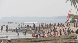 Masih Jadi Favorit, 273.158 Wisnus dan Wisman Kunjungi Pantai Anyer-Cinangka Selama Libur Sekolah