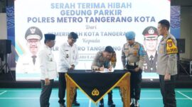 Perkuat Sinergi Pelayanan Publik, Pemkot Tangerang Serahkan Hibah Gedung Parkir Polres Metro Tangerang Kota
