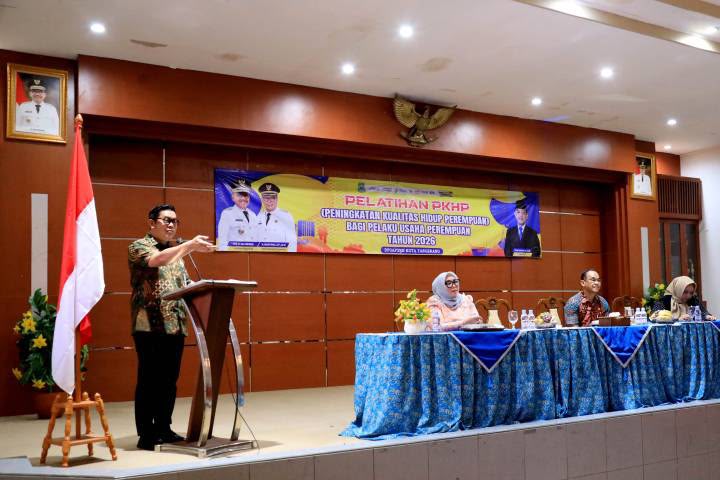 Buka Pelatihan PKHP, Maryono: Perempuan Berdaya Jadi Kunci Ketahanan Keluarga dan EkonomiBuka Pelatihan PKHP, Maryono: Perempuan Berdaya Jadi Kunci Ketahanan Keluarga dan Ekonomi