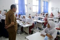 Wali Kota dan Wakil Wali Kota Tangerang Tinjau MPLS Ke Sekolah 