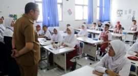 Wali Kota dan Wakil Wali Kota Tangerang Tinjau MPLS Ke Sekolah 