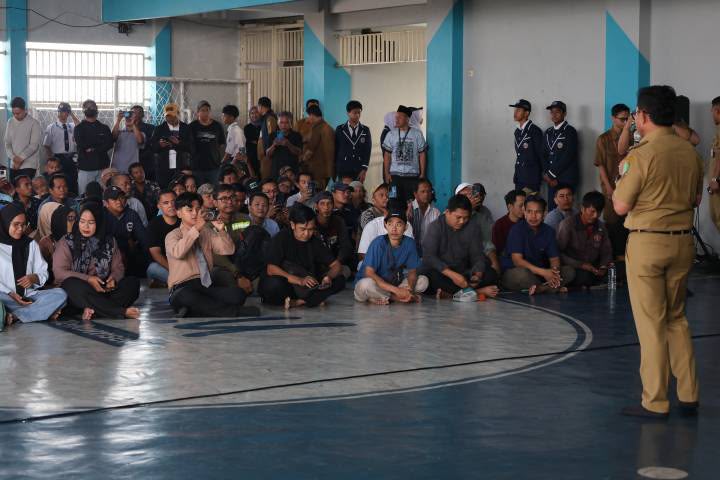 Hari Pertama MPLS, Gerakan Ayah Mengantar Anak Sekolah Warnai Kota Tangerang