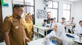 Tinjau MPLS, Gubernur Andra Soni Tegaskan Komitmen Perluas Akses Pendidikan