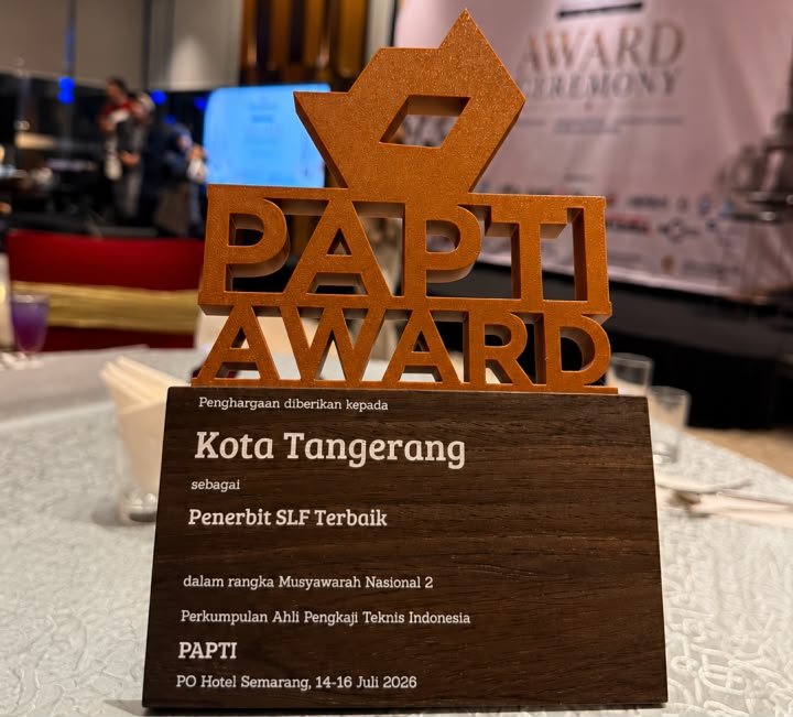 Disperkimtan Kota Tangerang Raih Penghargaan Penerbit SLF Terbaik di PAPTI Award 2026