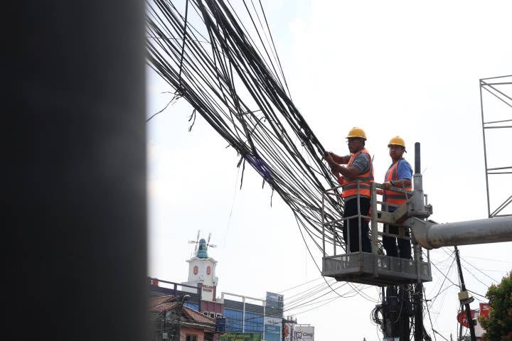 Pemkot Tangerang dan Pemprov Banten Tertibkan Kabel Udara di Sejumlah Ruas Jalan