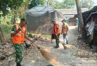 Koramil 02/Batuceper Bersama Warga Bersihkan Tumpukan Sampah di Jurumudi
