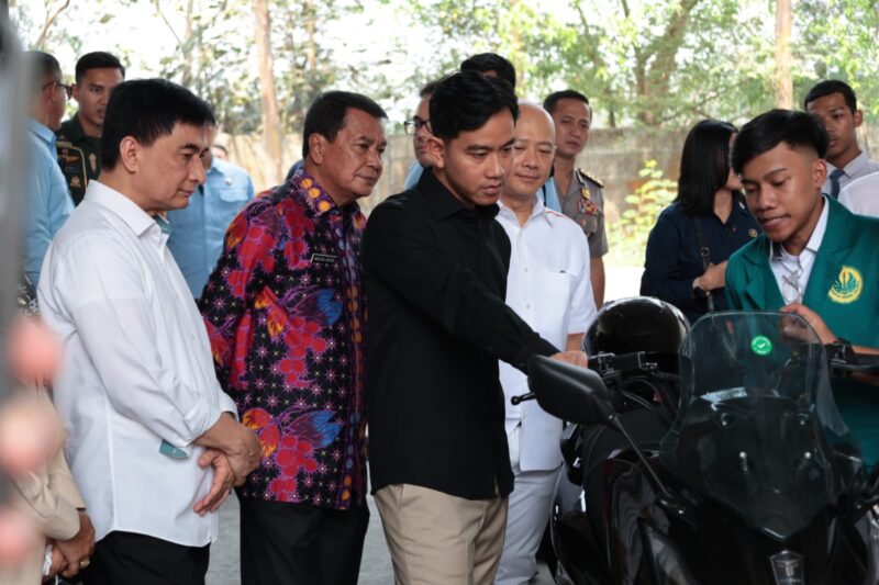 Bupati Tangerang Bersama Wagub Banten Dampingi Wapres Gibran Tinjau Industri Motor Listrik di Balaraja