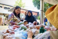 Hadirkan Sembako Terjangkau, Gerakan Pangan Murah di Kelurahan Manis Jaya Diserbu Warga