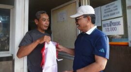 Sambut HUT RI ke-81, Sachrudin Pimpin Aksi Bersih Kota dan Pembagian Bendera