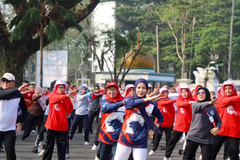 Perkuat Persaudaraan, Bupati Serang Ratu Zakiyah Ramaikan Perlombaan HUT ke 81 RI
