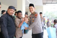 Jumat Peduli, Polres Metro Tangerang Kota Bagikan Sembako untuk Sabuk Kamtibmas