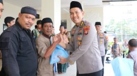 Jumat Peduli, Polres Metro Tangerang Kota Bagikan Sembako untuk Sabuk Kamtibmas