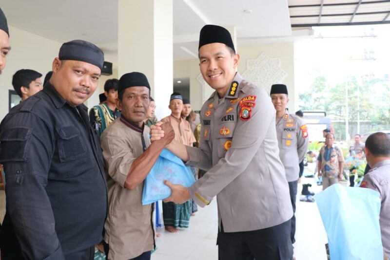 Jumat Peduli, Polres Metro Tangerang Kota Bagikan Sembako untuk Sabuk Kamtibmas