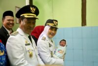 Lahir di HUT ke-81 RI, Bupati Serang Beri Nama Bayi Warga Kramatwatu Rachma Agustina