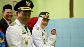 Lahir di HUT ke-81 RI, Bupati Serang Beri Nama Bayi Warga Kramatwatu Rachma Agustina