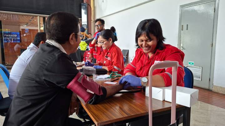 PMI Kota Tangerang Gelar Cek Kesehatan Gratis di Bandara Soekarno-Hatta
