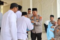 Jumat Peduli, Wakapolres Tangerang Bagikan Sembako untuk Sabuk Kamtibmas