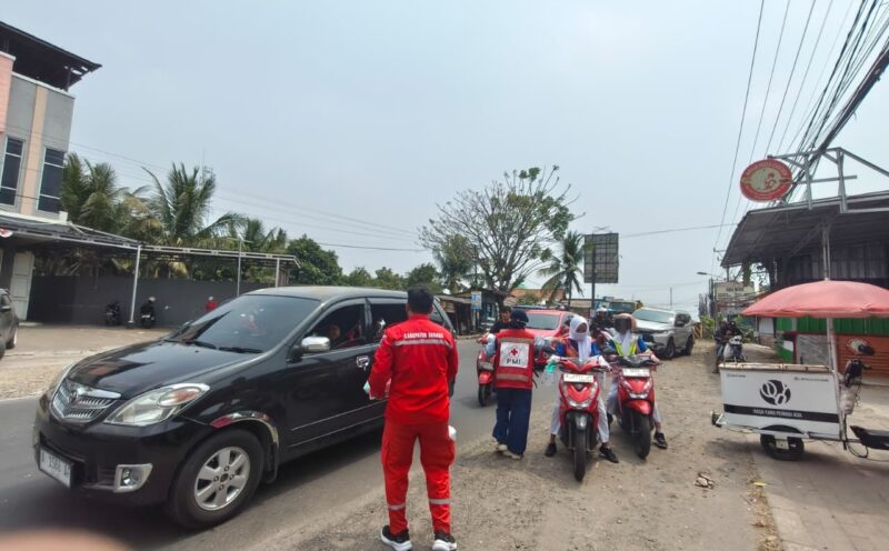Dampak Erupsi GAK, Dinkes Kabupaten Serang Bagikan Masker di Kecamatan Anyer dan Cinangka 