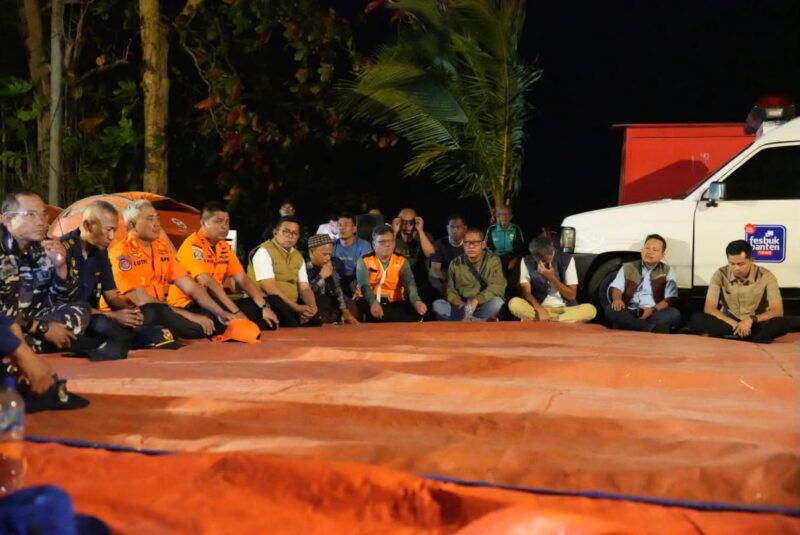 Gubernur Banten Tinjau Operasi SAR, Doakan Delapan Korban Hilang Segera Ditemukan