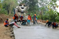 Warga Desa Cikedung Mancak Akhirnya Menikmati Jalan Mulus Betonisasi