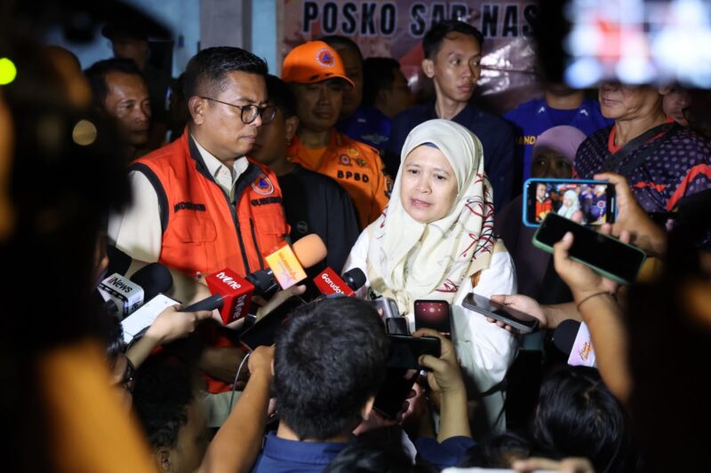 Gubernur Banten Hadir di Posko SAR Carita, Dampingi Keluarga dan Doakan Korban Hilang