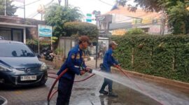 BPBD Kota Tangerang Semprot Area Sekolah, Antisipasi Dampak Abu Vulkanik Gunung Anak Krakatau