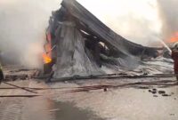 Pabrik Lampu Bohlam di Batuceper Terbakar, 60 Personel Damkar dan 16 Armada Dikerahkan
